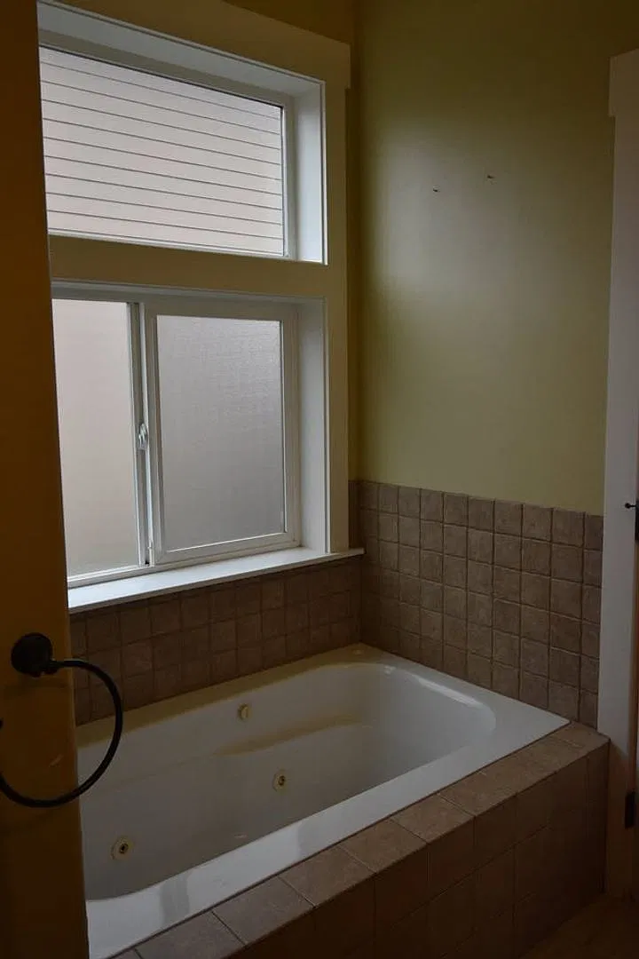 4 bedroom, 2.5 bathrooms and Office/bonus room In Ferndale — Photo 2