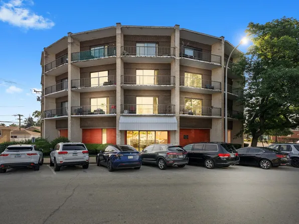 3900 W 95th St APT 304, Evergreen Park, IL 60805