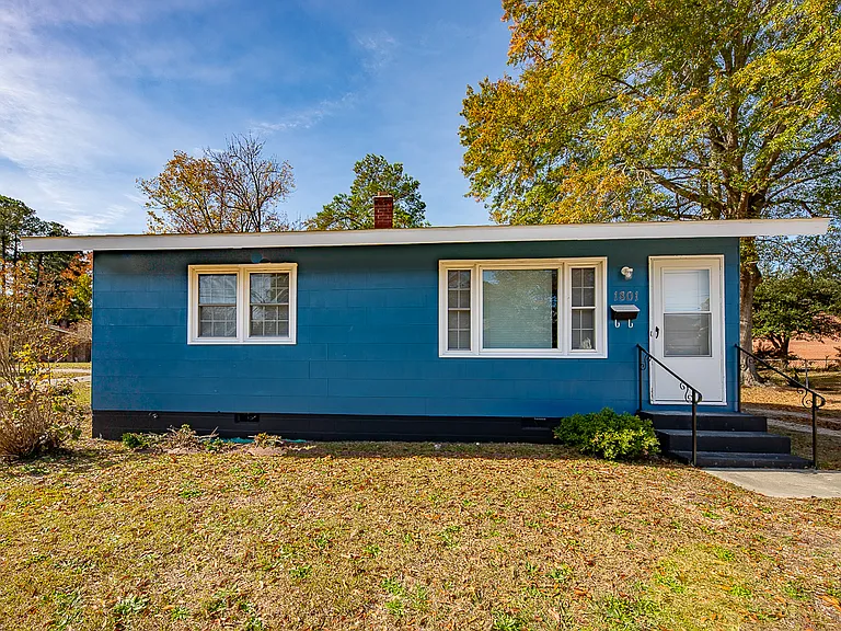 1801 Clark Ave — Photo 2