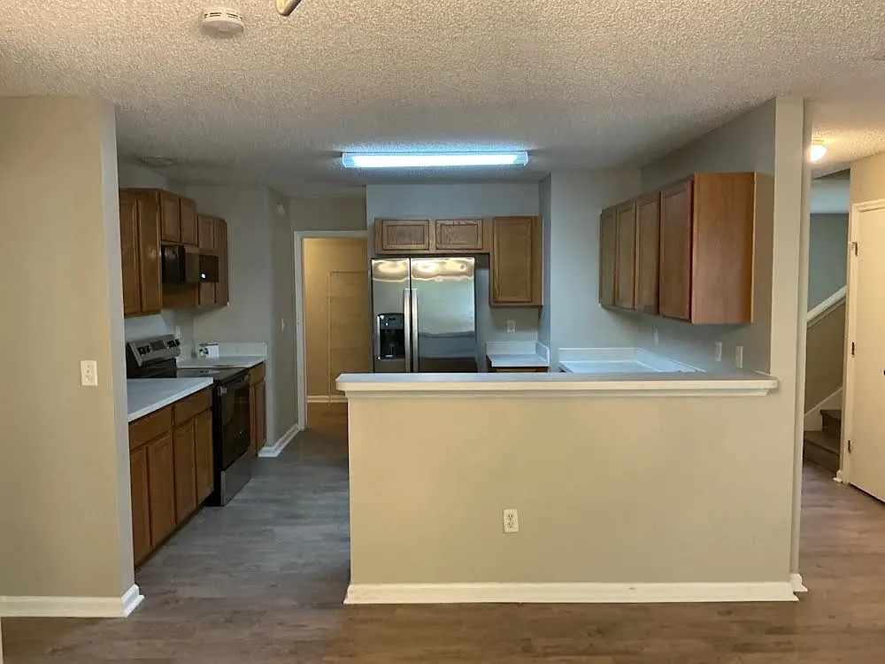 4 bed, 2.5 bath, 2594 sqft, $2,075 — Photo 3