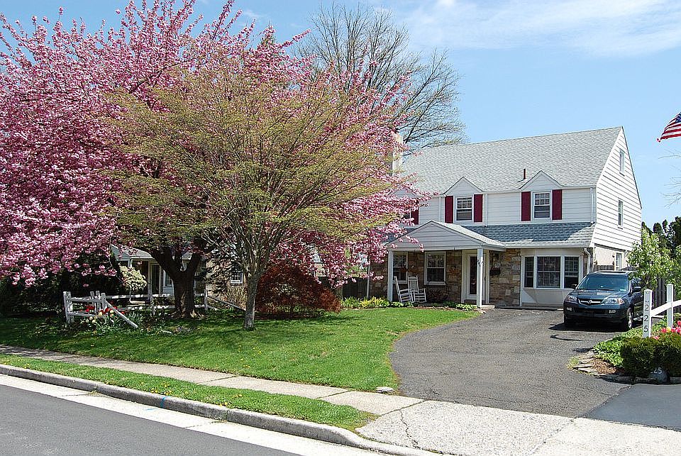 1st image of 229 Sylvania Ave