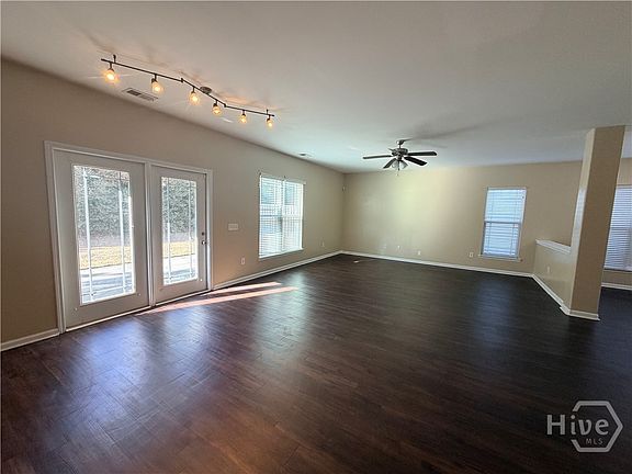 3rd image of 137 Lake House Road