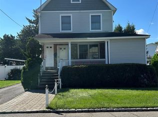 27 Druid Ave, Dumont, NJ 07628