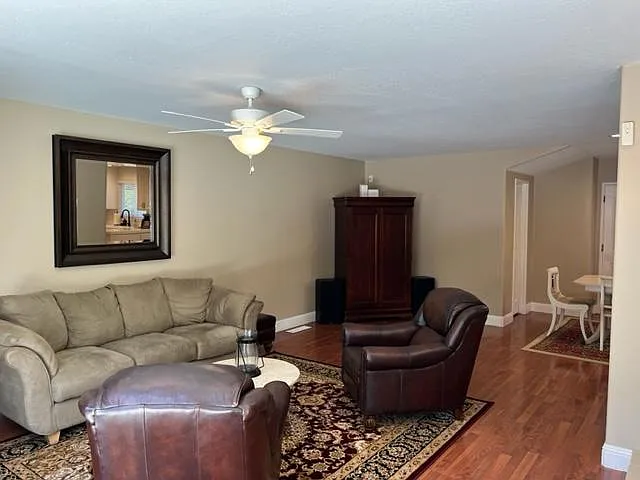 553 Bonita Ave — Photo 15