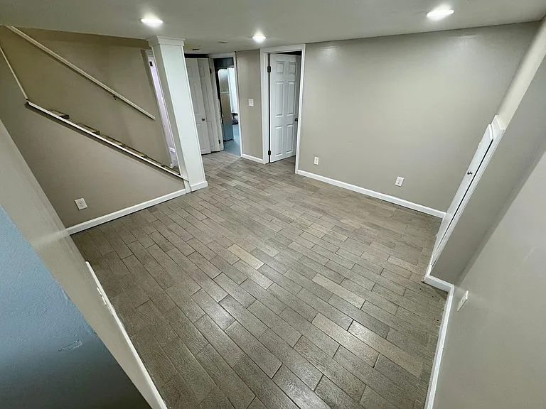1323 W 3rd Ave — Photo 26