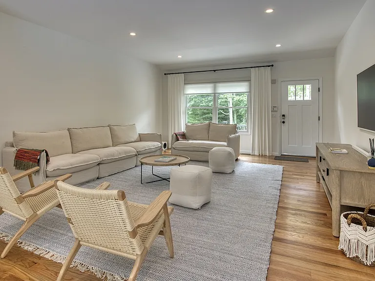 23 Crystal Dr — Photo 10