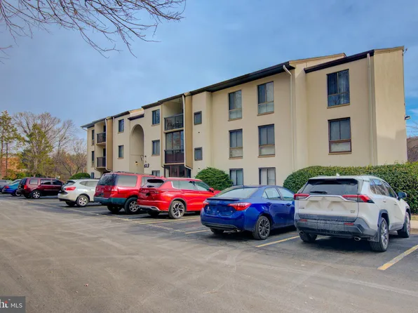 613 Center St APT T2, Herndon, VA 20170