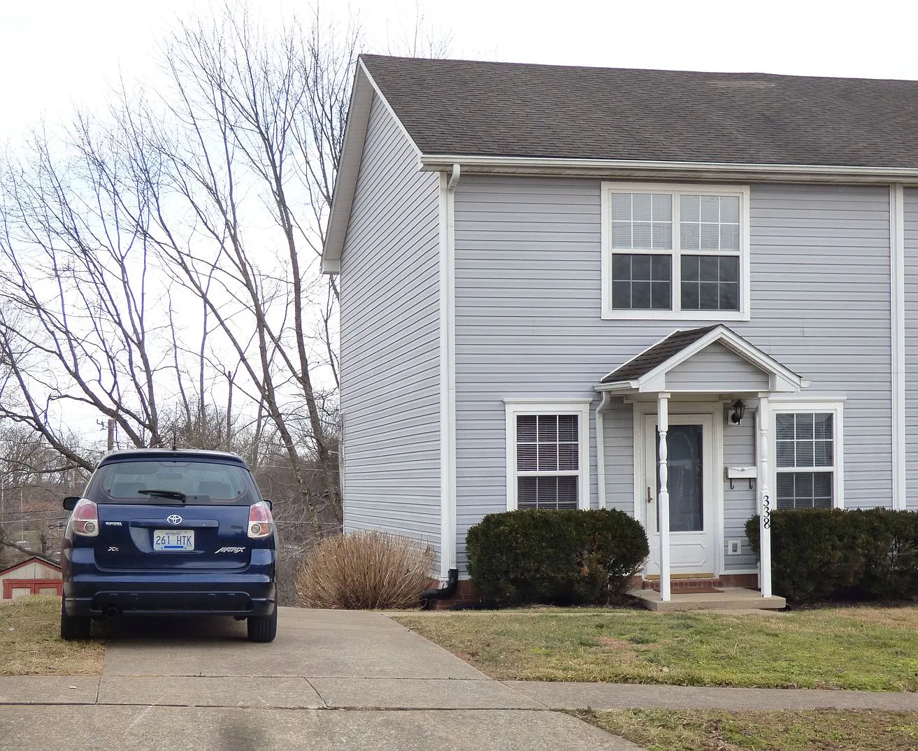 Lovely, Spacious Townhouse! Off-Street Parking, W/D Included, Full Basement, Pets Ok! — Photo 1