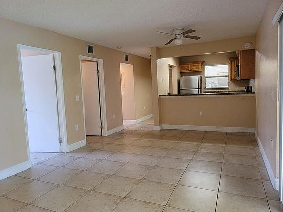 2nd image of 1542 Lake Crystal Dr APT H