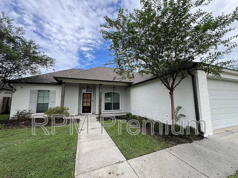3 bed, 2.0 bath, 1621 sqft, $2,350 — Photo 2