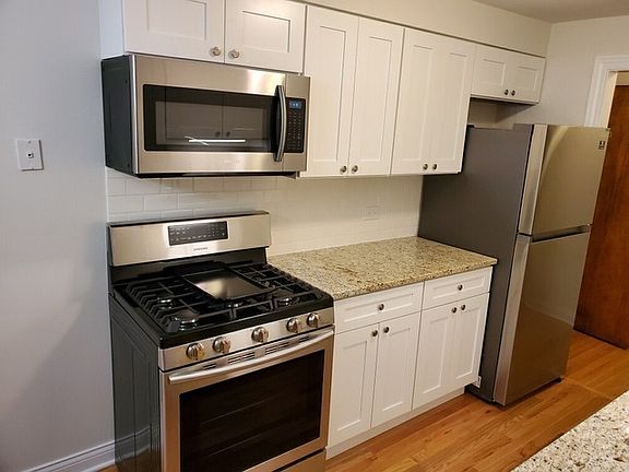 3rd image of 9009 Skokie Blvd APT 3B