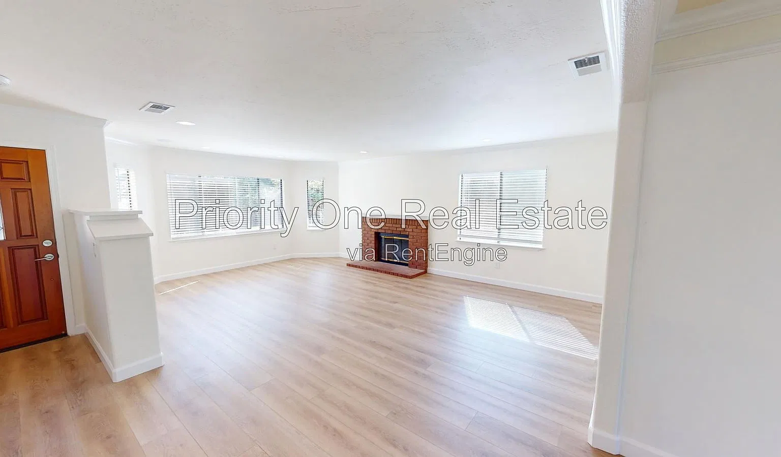 3 bed, 2.0 bath, 1434 sqft, $4,000 — Photo 3