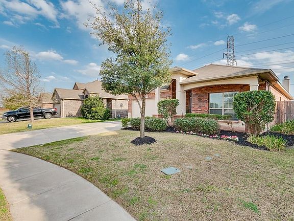 2nd image of 5733 Comanche Peak Dr