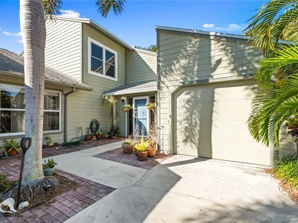 890 NE Sandalwood Pl, Jensen Beach, FL 34957