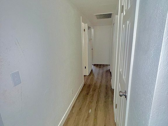 5th image of 742 Castle Oaks Dr
