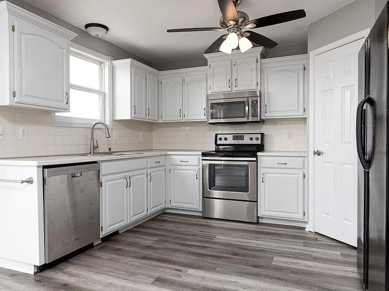 11246 N Madison Ave — Photo 8