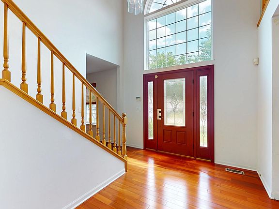 3rd image of 810 Vera Ln