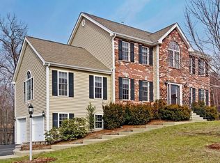 1 W Ledge Rd, Clinton, MA 01510