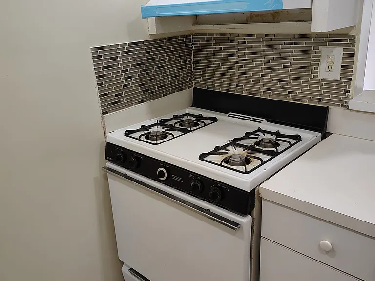 1250 Westland Apartments — Photo 42