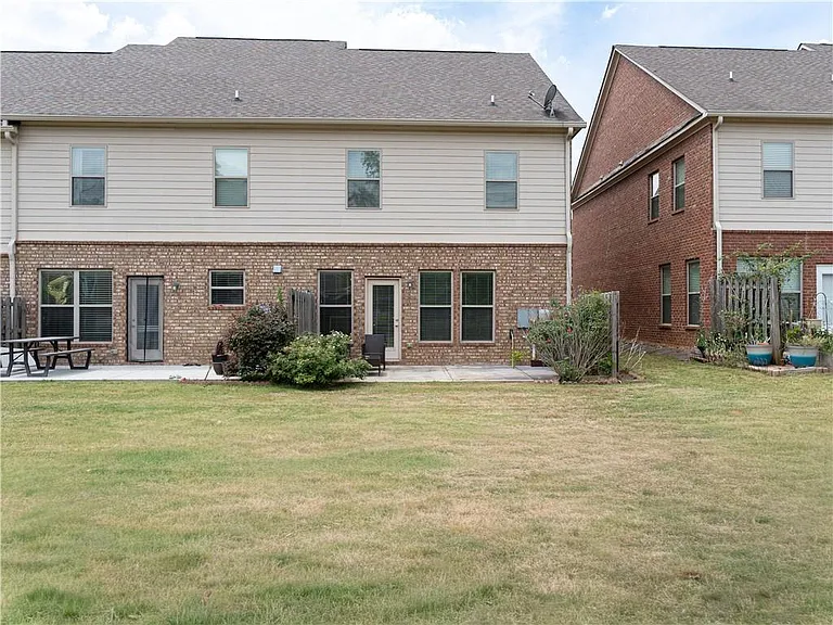10643 Naramore Ln — Photo 20