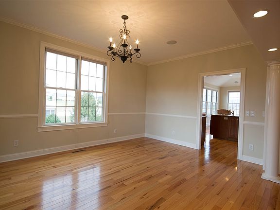 5th image of 116 Hobart Ct
