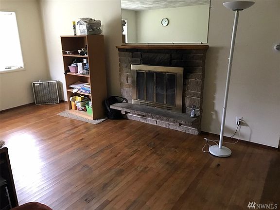 4th image of 18515 38th Ave S