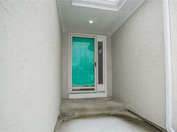 4th image of 11041 W 98th St