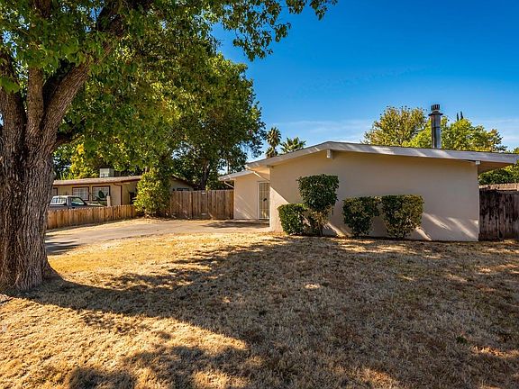 3rd image of 6537 Larchmont Dr