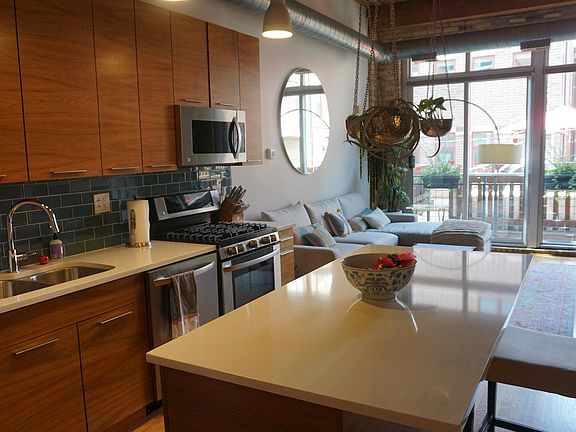 5th image of 2333 W Saint Paul Ave APT 201