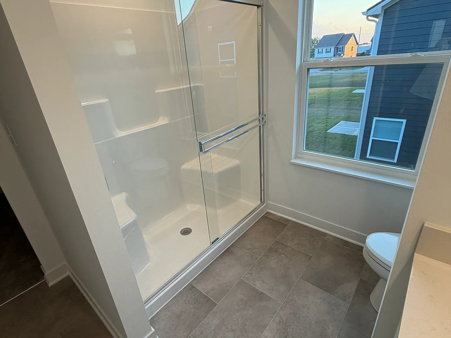 4 bed, 2200 sqft, $2,500 — Photo 3