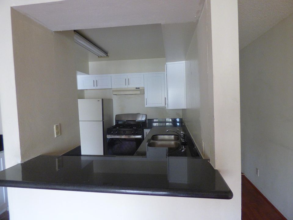 Kitchen with breakfast counter