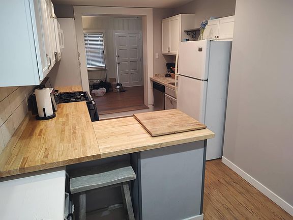 4th image of 534 W 39th St #1/2