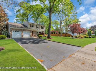 23 Rozlyn Ct, Eatontown, NJ 07724