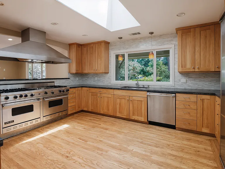 35 Sandra Ct — Photo 10