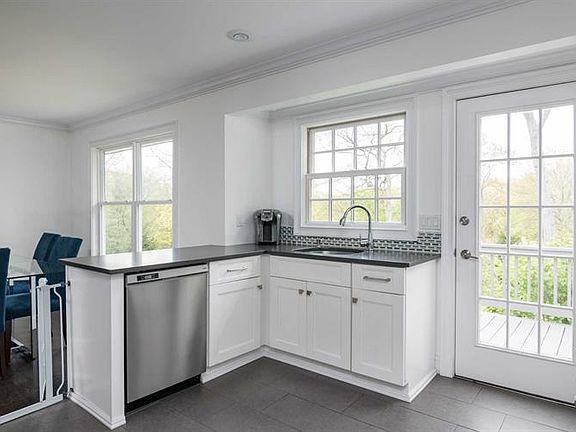 3rd image of 59 Hennessey Dr