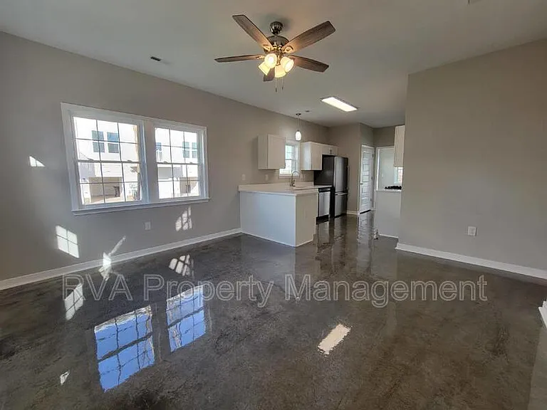1270 W Moore St — Photo 2