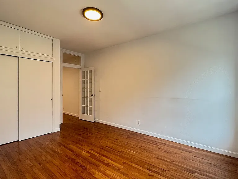 308 E 6th St #5 — Photo 3