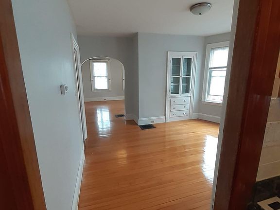 3rd image of 117 Taylor St #1