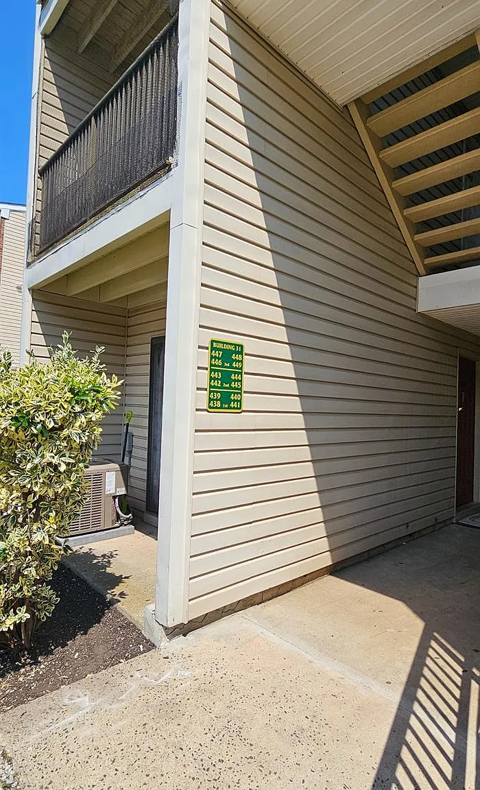 2 bed, 1.0 bath, $2,200 — Photo 2