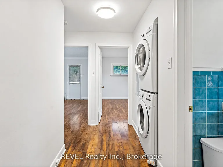 462B Carlton St — Photo 5