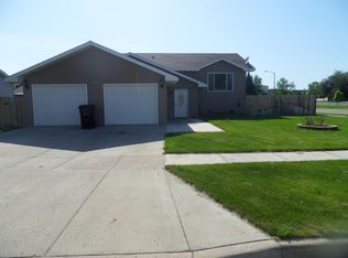 2427 17th Ave W, Williston, ND 58801