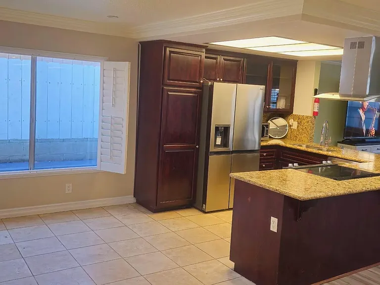1095 Stillwell Ave #1095 — Photo 5