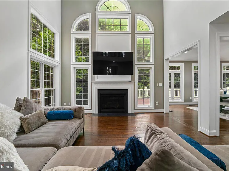 743 Seneca Dr — Photo 6