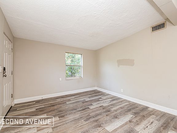 3rd image of 4144 Katanga Dr N