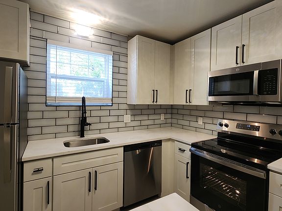 4th image of 803A Westwood Dr