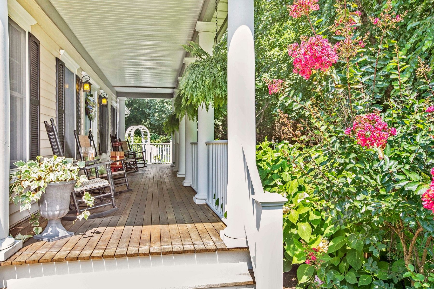 580 Skunk Ln, Cutchogue, NY 11935 Out East