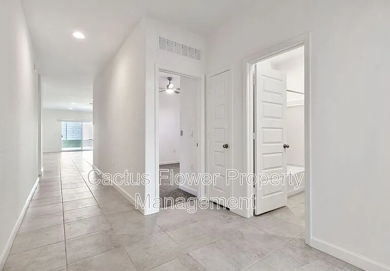 1718 W Sombra Ave — Photo 24
