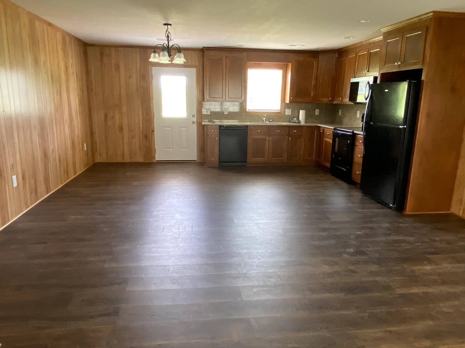 3 bed, 1350 sqft, $1,725 — Photo 2