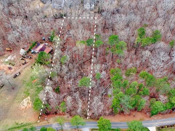 8241 Bow Trl, Woodstock, GA 30188