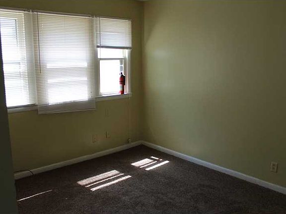 5th image of 406 N Gladstone Ave